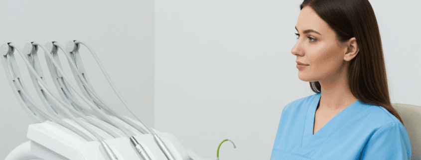 Implant dentar modern realizat în cadrul serviciilor stomatologice complete Timișoara la Imperial Dent