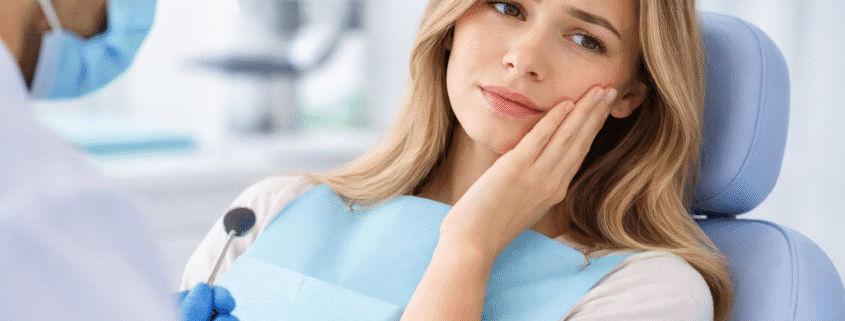 Infecție dentară dureroasă tratată într-o clinică stomatologică din Timișoara