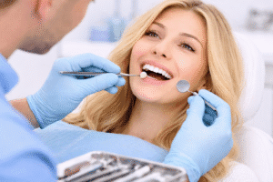 Aplicare fațetă ceramică în cabinet stomatologic din Timișoara